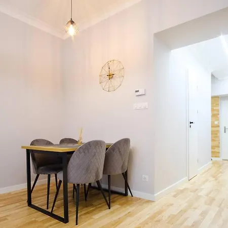 Moderny V Starom Meste Apartmán *